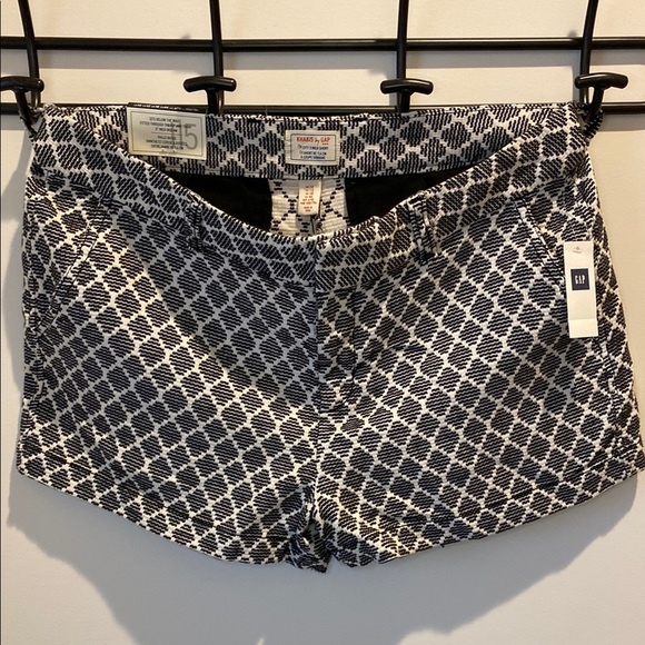 Gap Women's Black and White Patterned Shorts NWT - Picture 1 of 7